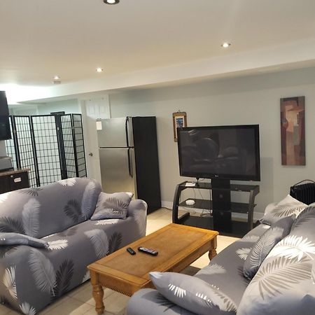 Lovely Guest Entire Apartment Minutes From Ottawa Airport Экстерьер фото