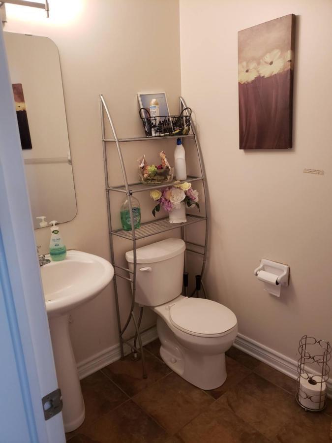 Lovely Guest Entire Apartment Minutes From Ottawa Airport Экстерьер фото