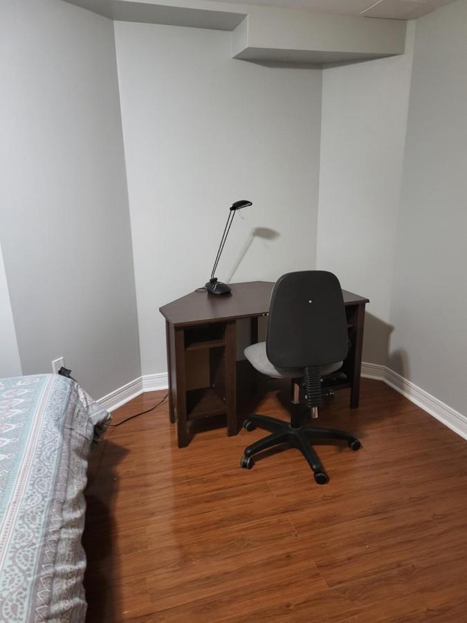 Lovely Guest Entire Apartment Minutes From Ottawa Airport Экстерьер фото
