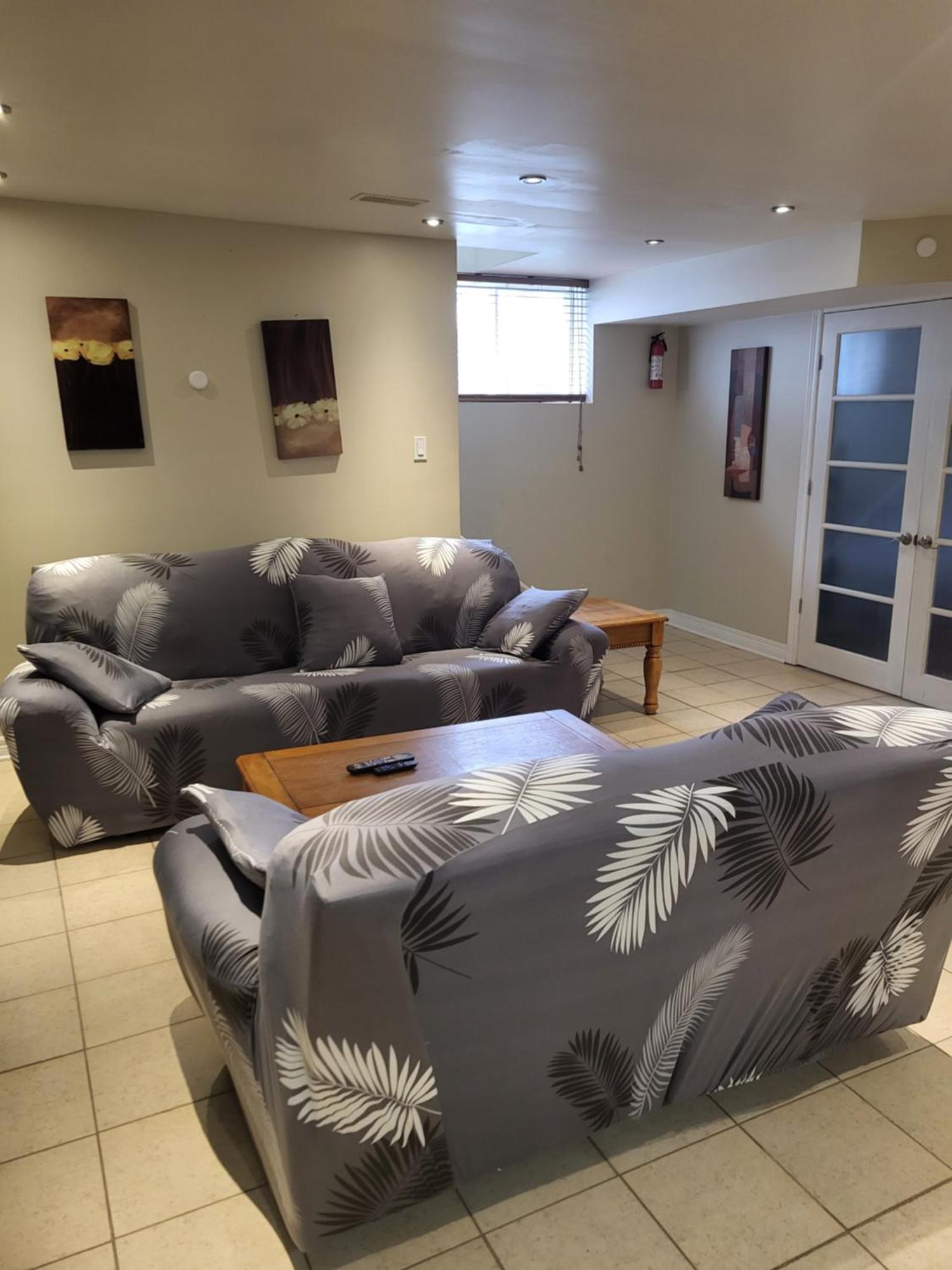 Lovely Guest Entire Apartment Minutes From Ottawa Airport Экстерьер фото